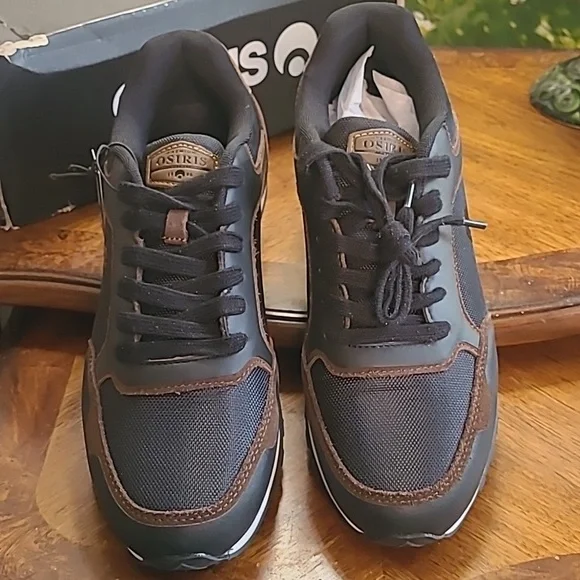 New in box! Osiris Mens Lincoln 11.5 black brown athletic skater sneaker Shoes